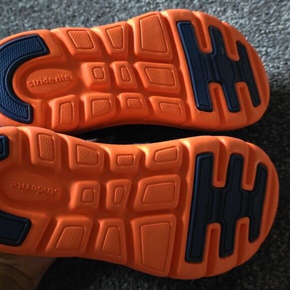 Kids Size 13 Water Shoes Splash Pad Beach Pool Barely Used - Picture 6 of 7